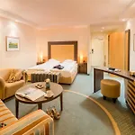 Hotel Romantik Waldschloesschen 4*