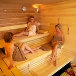 Hotel Romantik Waldschloesschen 4*