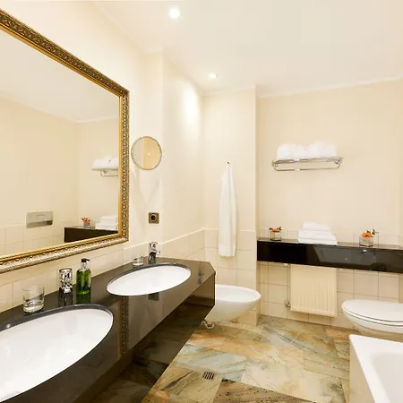 Hotel Romantik Waldschloesschen Szlezwik