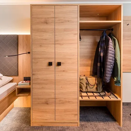 Romantik Waldschloesschen Szlezwik