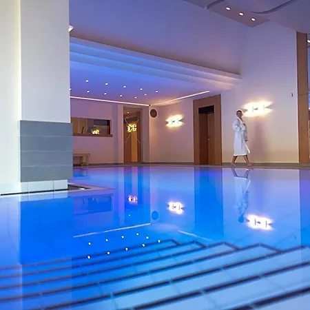 Hotel Romantik Waldschloesschen 4*