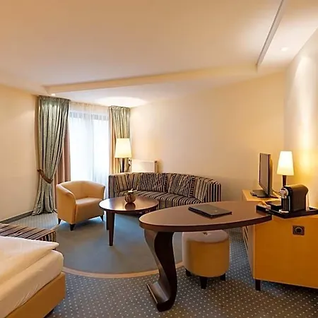 Hotel Romantik Waldschloesschen 4*