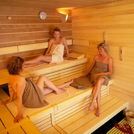 Hotel Romantik Waldschloesschen 4*